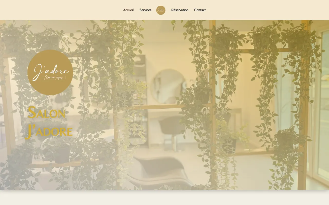Site de Salon J'adore affiché sur ordinateur et smartphone
